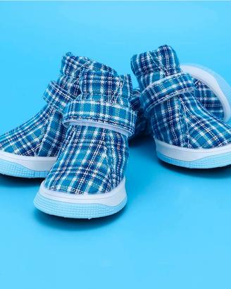 Scarpe azzurre per cane