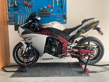 YAMAHA R1 big bang anni 2009