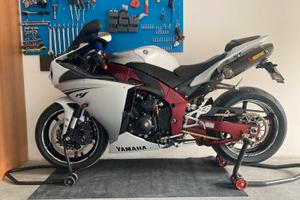 YAMAHA R1 big bang anni 2009