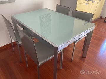 Tavolo  vetro allungabile  90-130/230 con sedie