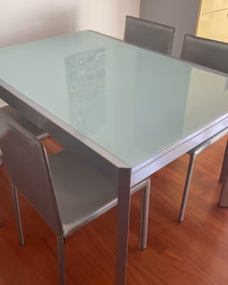 Tavolo  vetro allungabile  90-130/230 con sedie
