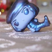 Statuetta Robin Stranger Things Kinder Joy 