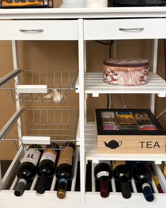 Carrello da cucina mobile con portabottiglie