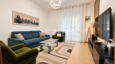 Trilocale con balcone e garage vicino al centro