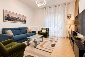 Trilocale con balcone e garage vicino al centro