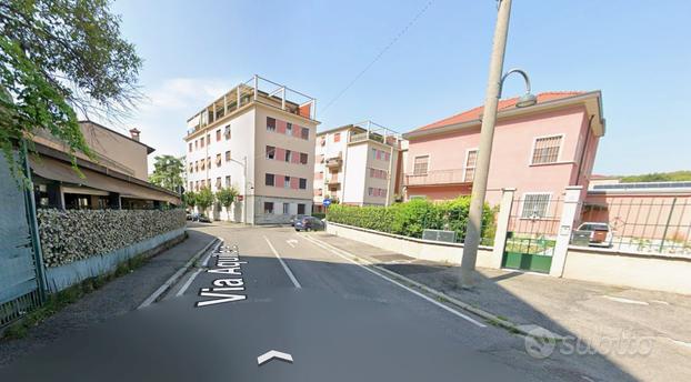 Stanza singola in zona servita