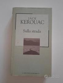 Libro Sulla strada di Jack Kerouac.