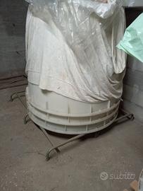 Contenitori di plastica  da  500 e 700 litri