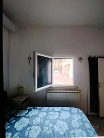 Bilocale, 4 posti letto, fronte pineta