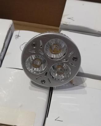 set 17 faretti led MR16 GU5.3 3W luce calda nuovi