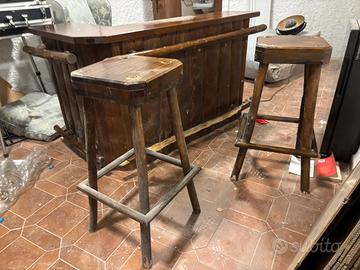 Mobile bar fatto a mano cin sgabelli