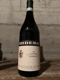 Vino bottiglia rosso nebbiolo