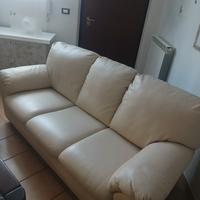 Divano 3 posti in pelle color crema 