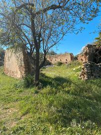 Rudere in Pietra con 35.000 mq di Terreno a Noto