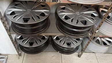 4 cerchi in ferro da 17'' con borchie Audi Q3