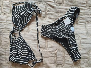 2 costumi da bagno e 1 sovracostume