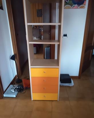 scrivania e libreria 