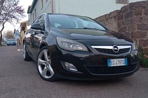 Opel Astra J 5 porte 2.0 CDTi