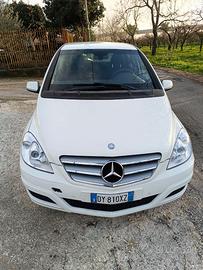MERCEDES B 170 NGT BlueEFFICIENCY con gancio train