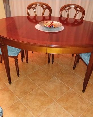 Tavolo in legno ovale allungabile