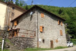 Casa toscana in pietra nel cuore degli appennini