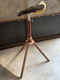Sgabello sedia in ferro per sella bici + fioriera