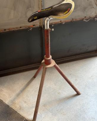 Sgabello sedia in ferro per sella bici + fioriera