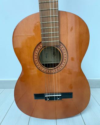 Chitarra acustica con custodia