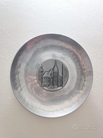 Piatto Decorativo Vintage in Peltro e Metallo