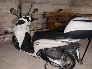 Honda sh 300 bianco