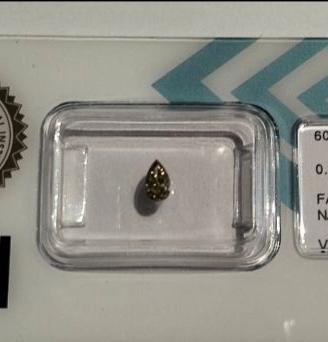 Diamante naturale (fancy natural) ct 0,22