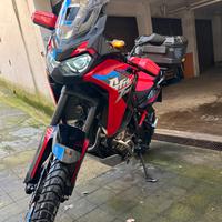 Africa Twin ES DCT - Perfetta. Sempre garage.