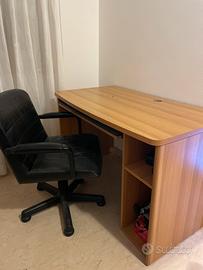 Scrivania con sedia