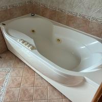 vasca idromassaggio datata ma funzionante