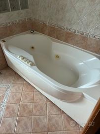 vasca idromassaggio datata ma funzionante