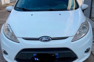 Ford fiesta mod. Titanium gpl/ benzina