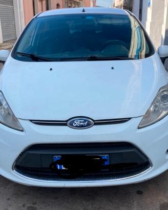 Ford fiesta mod. Titanium gpl/ benzina