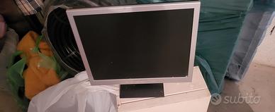 monitor a colori con casse