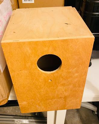nido d'allevamento in legno