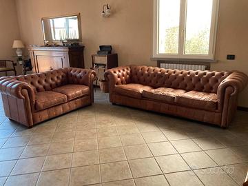 Coppia di divani Chester originali inglesi