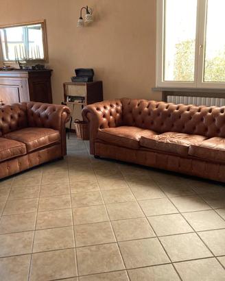 Coppia di divani Chester originali inglesi