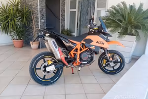 Moto KTM smc 690