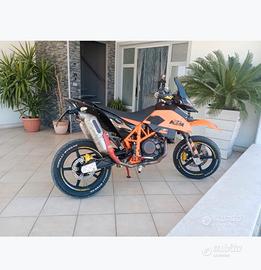 Moto KTM smc 690