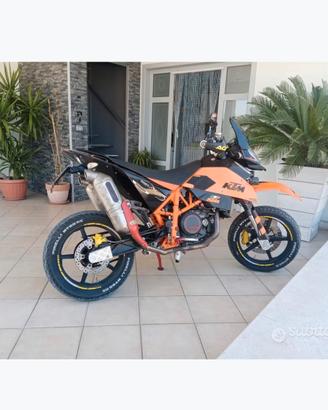Moto KTM smc 690