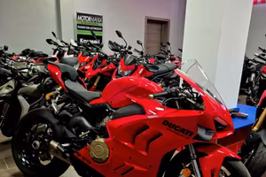 Ducati Panigale V4 2024 KM 2000 SCARICO AKRAPOVIC