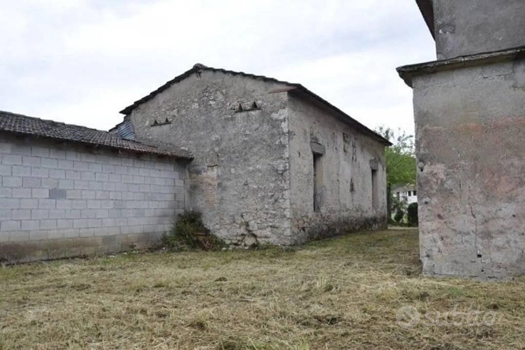 Rustico / Casale di 215 m² con più di 5 locali a E - Vista 5