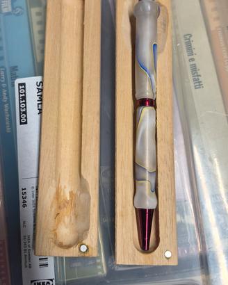 Penna a sfera artigianale in resina