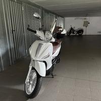 Scooter Piaggio Modello Beverly 300 I.E.