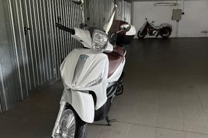 Scooter Piaggio Modello Beverly 300 I.E.