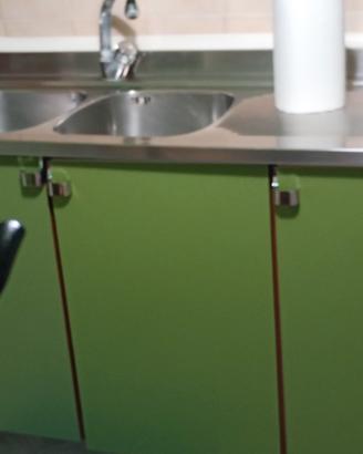 cucina compresa di forno e frigo